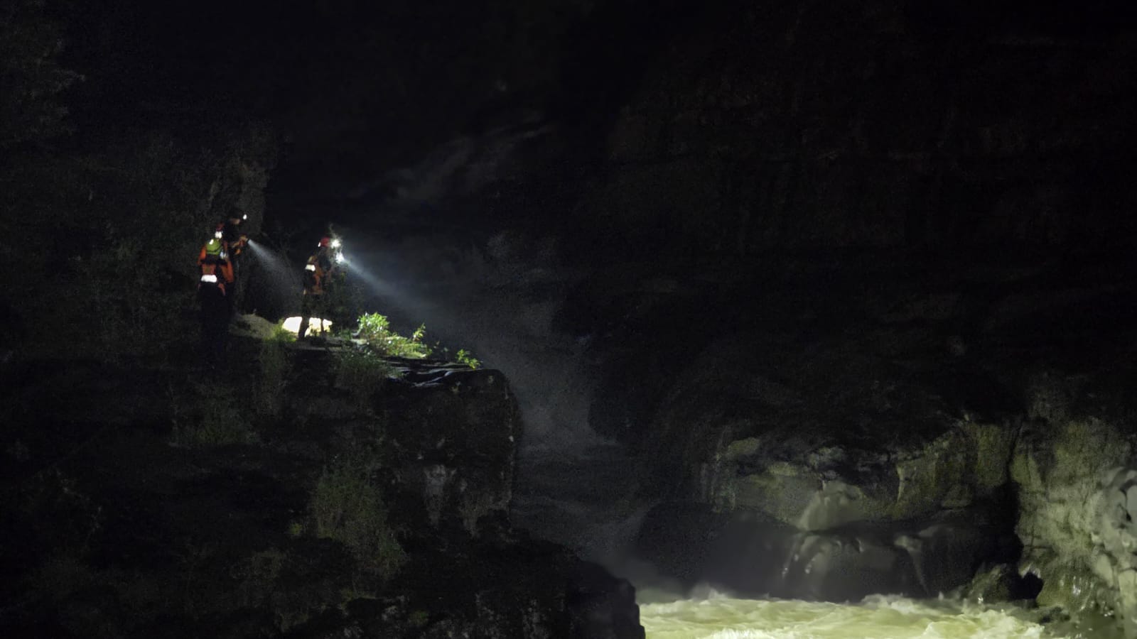 Terseret Air Bah di Maros, Dua Remaja Hilang di Sungai Kalimborang