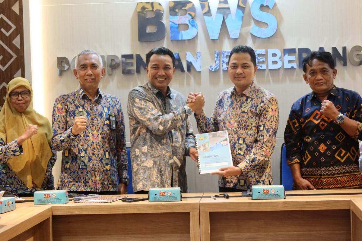 Atasi Persoalan Banjir Malangke, Bupati Luwu Utara Percepat Pembangunan Tanggul Permanen