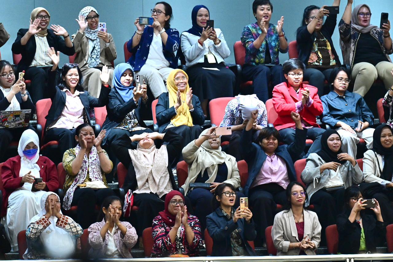 Diwarnai Isak Tangis Bahagia, Rapat Paripurna DPR RI Sahkan Undang-Undang Perlindungan PRT