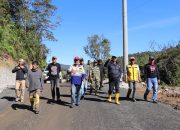Cek Langsung Pengerjaan Jalan Seko, Bupati Inginkan Infrastruktur yang Tahan Lama Cek Langsung Pengerjaan Jalan Seko, Bupati Inginkan Infrastruktur yang Tahan Lama