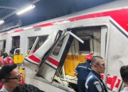 15 Orang Tewas dan Puluhan Luka Dalam Insiden Tabrakan Kereta di Bekasi Timur 15 Orang Tewas dan Puluhan Luka Dalam Insiden Tabrakan Kereta di Bekasi Timur