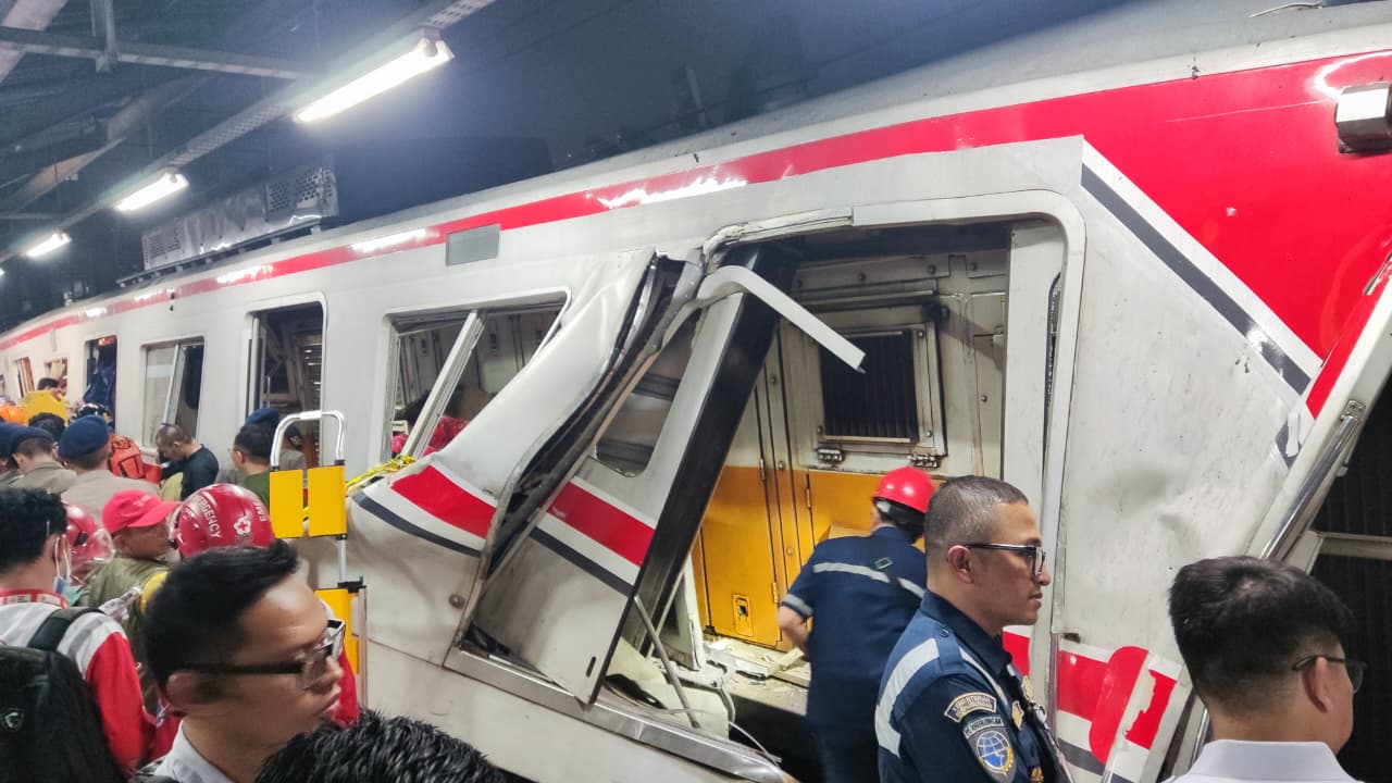 15 Orang Tewas dan Puluhan Luka Dalam Insiden Tabrakan Kereta di Bekasi Timur