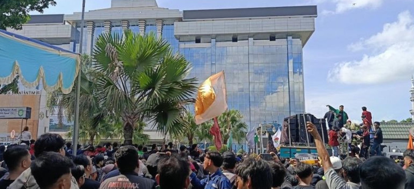 Protes Anggaran Rujab Rp25 Miliar dan Mobil Mewah, Demo Mahasiswa Kaltim Berakhir Bentrok