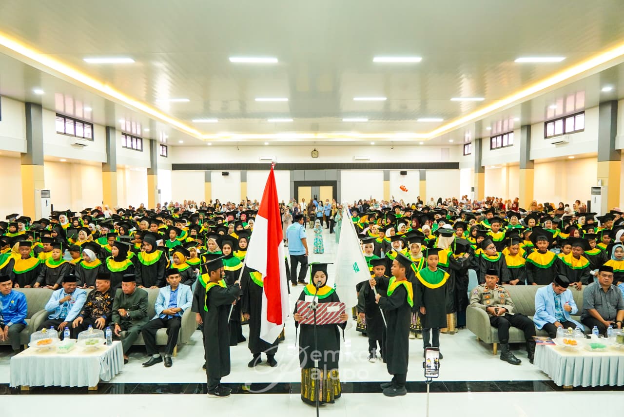Penuh Haru, Ratusan Santri Generasi Qur’ani Kota Palopo Ikuti Prosesi Wisuda