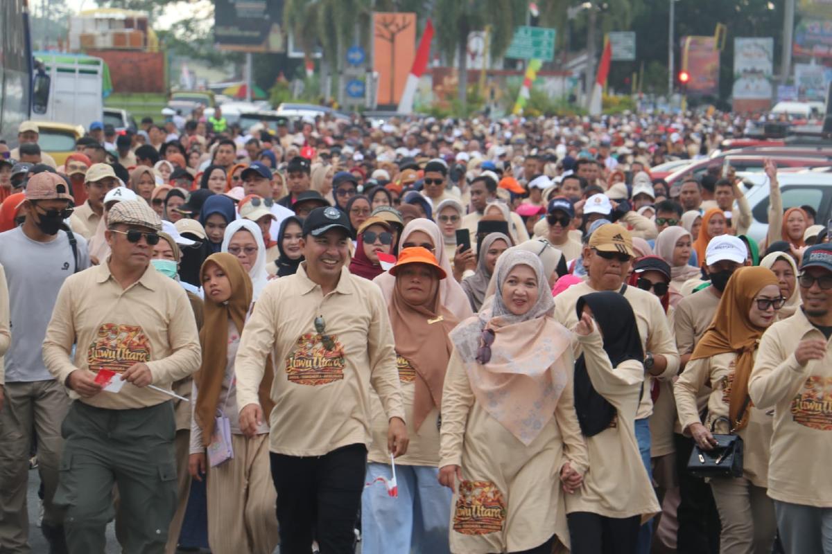 Ribuan Warga Padati Jalur Dua Masamba Ikuti Jalan Sehat HUT ke-27 Luwu Utara