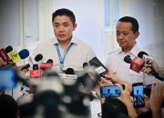 Seskab Teddy Indra Wijaya Pastikan Pemerintah Evaluasi Perusahaan Taksi Green SM Seskab Teddy Indra Wijaya Pastikan Pemerintah Evaluasi Perusahaan Taksi Green SM