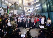Disambut Menlu Sugiono, 9 WNI Relawan Gaza Selamat Sampai di Tanah Air