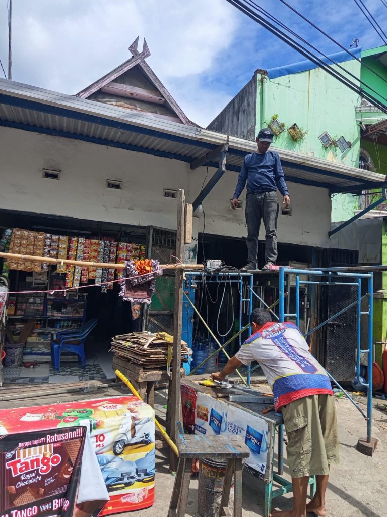 10 Tahun Berdiri, Enam Kios di Atas Drainase Tamalanrea Dibongkar Mandiri Pemiliknya