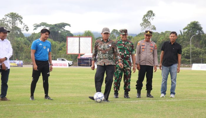 Sekda Lutim Ramadhan Buka Turnamen Sepak Bola Bupati Cup I 2026