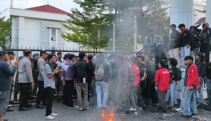 Soroti Eksploitasi Berkedok UMKM, Massa AMPUH Gelar Aksi May Day