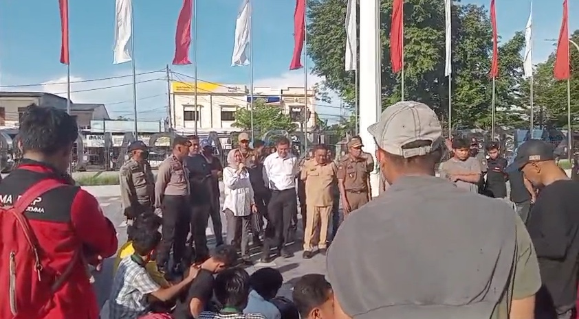 Demo Jilid Dua Memanas: Massa AMPUH Cari Wali Kota Palopo Hingga Berujung Bentrok