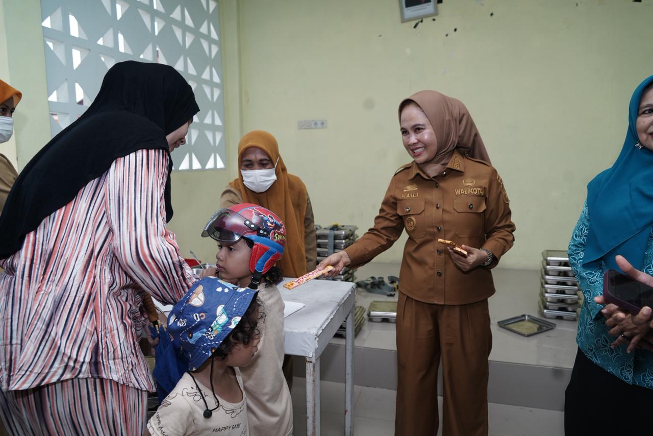 Wali Kota Palopo Serahkan Bantuan Pangan untuk 2.999 KPM di Kecamatan Wara Timur