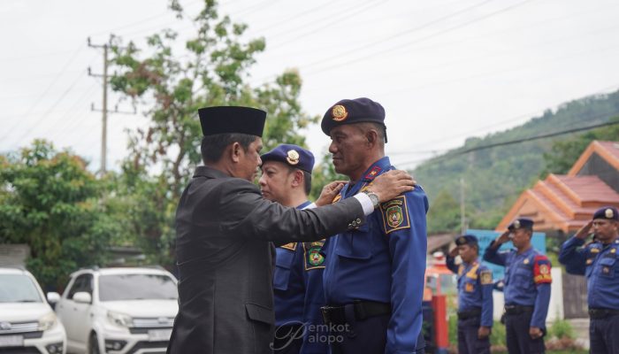 Pj Sekda Palopo Pasang Baret Biru Kadis Damkar, Tekankan Soliditas dan Sinergi
