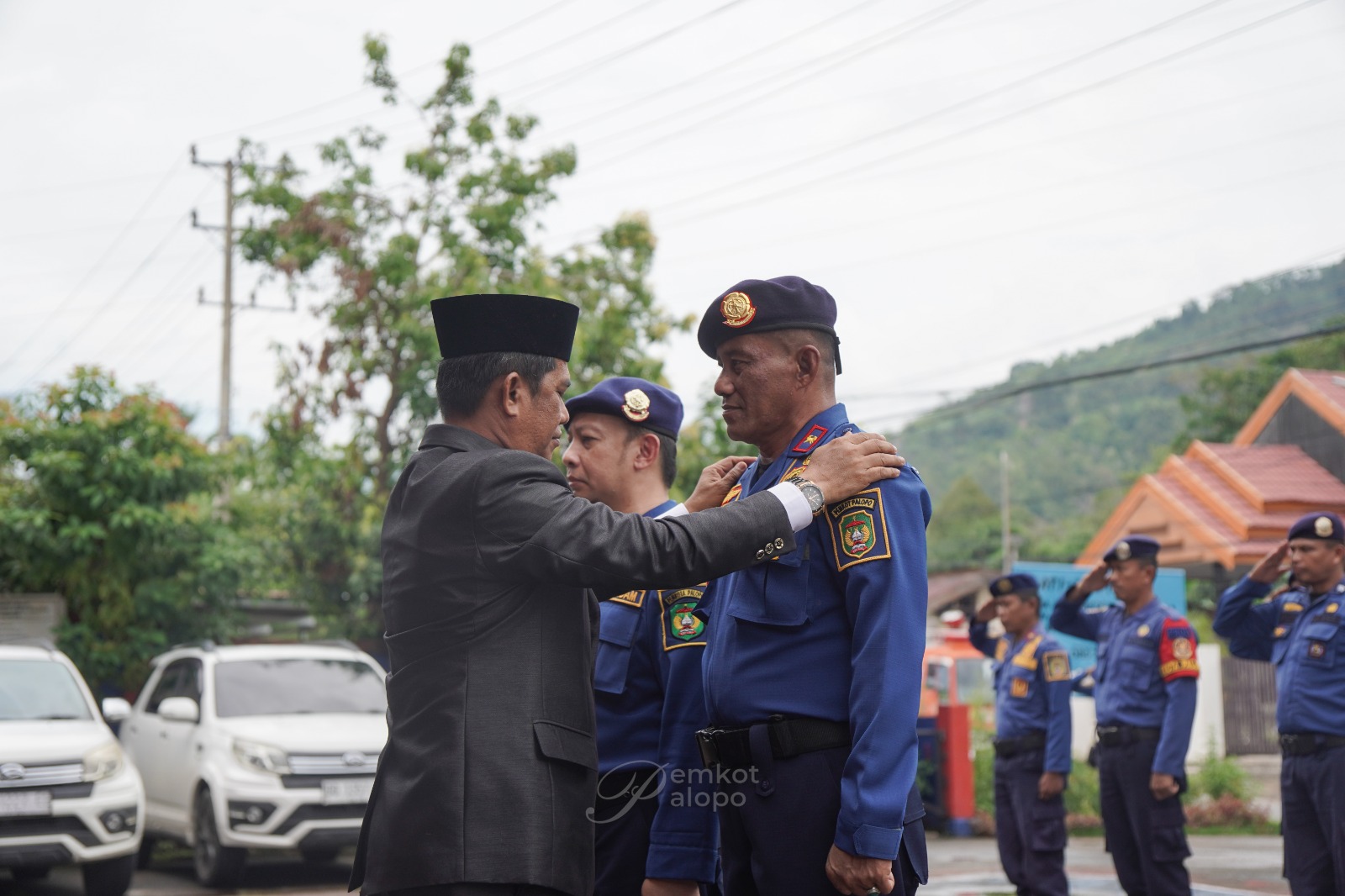 Pj Sekda Palopo Pasang Baret Biru Kadis Damkar, Tekankan Soliditas dan Sinergi