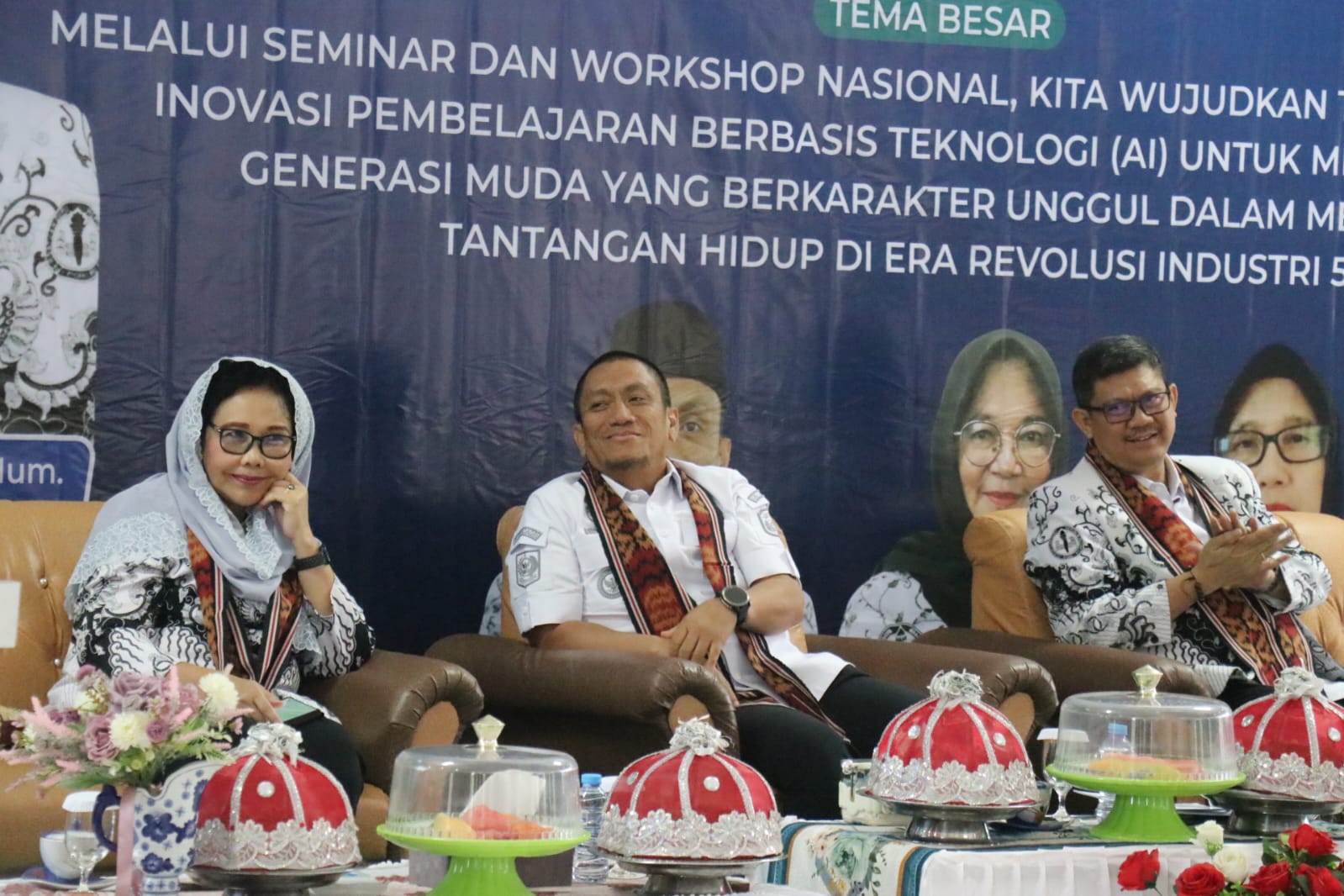 Bupati Irwan Bachri Syam Buka Seminar Nasional PGRI Luwu Timur di Sorowako