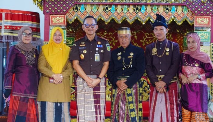 Kunjungi Istana Kedatuan Luwu, Kajati Sulsel Disambut Hangat Dewan Adat
