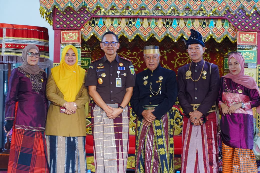 Kunjungi Istana Kedatuan Luwu, Kajati Sulsel Disambut Hangat Dewan Adat