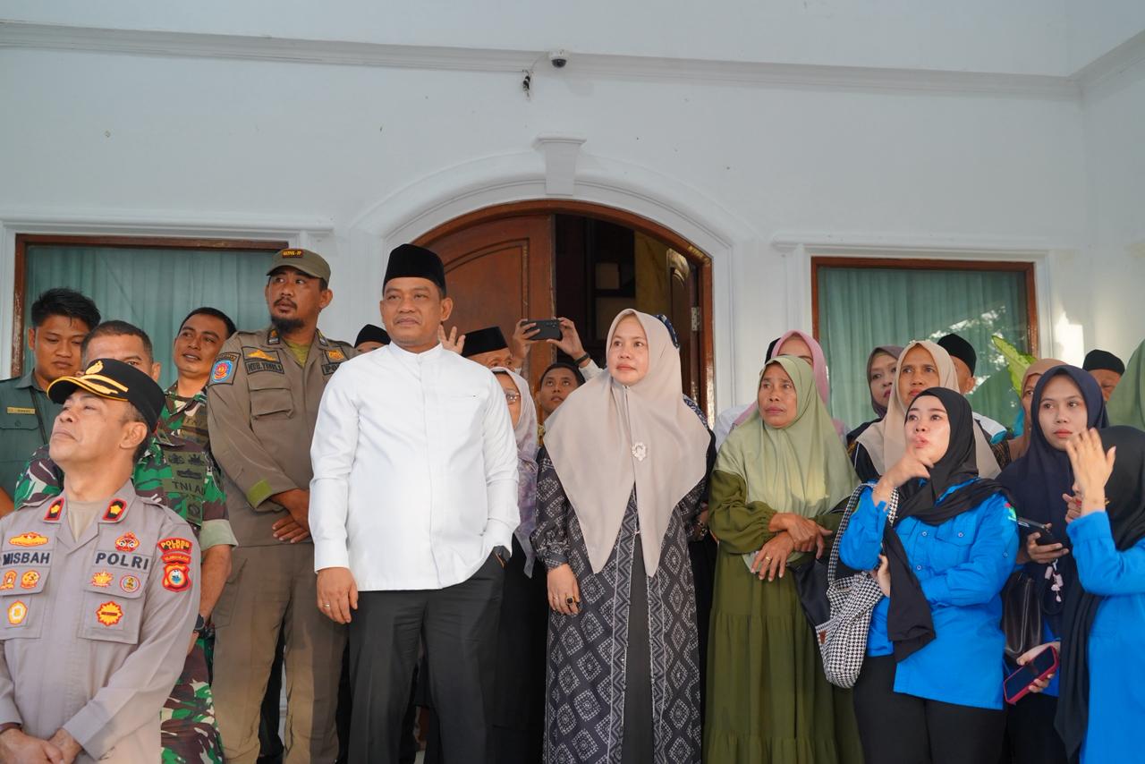 Bupati Luwu Lepas 43 Jamaah Calon Haji Kloter 42 Embarkasi Makassar