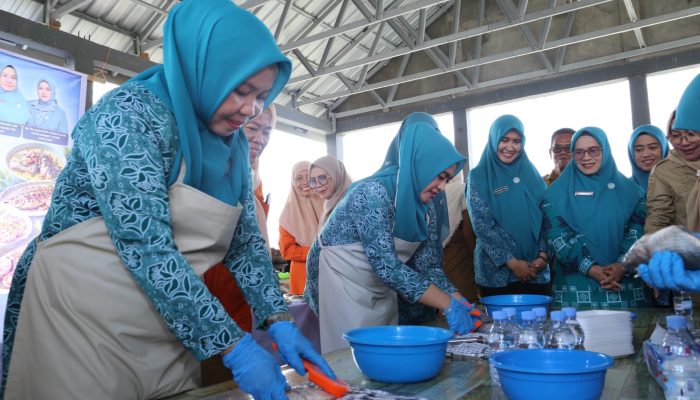 Praktik Masak Ikan di BBI Bajo, Langkah TP-PKK Luwu Tingkatkan Gizi Keluarga