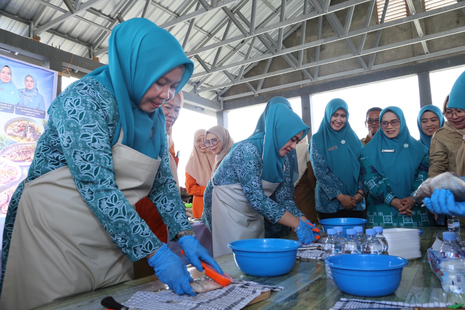 Praktik Masak Ikan di BBI Bajo, Langkah TP-PKK Luwu Tingkatkan Gizi Keluarga