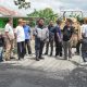 Permudah Akses Ekonomi dan Pertanian, Wabup Luwu Pantau Langsung Pengaspalan di Lamasi