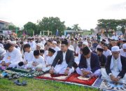 Pulang Kampung ke Walenrang, Wabup Dhevy Bijak Shalat Id Bareng Warga