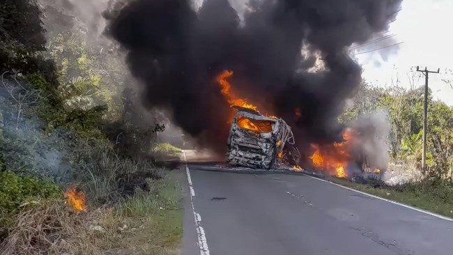 Hindari Lubang Berujung Maut, Bus ALS Tabrak Truk Tangki Hingga Hangus Terbakar