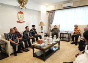 Ide Unik Wali Kota Makassar Sambut Sensus Ekonomi: Tanam Pohon Bersama Petugas BPS