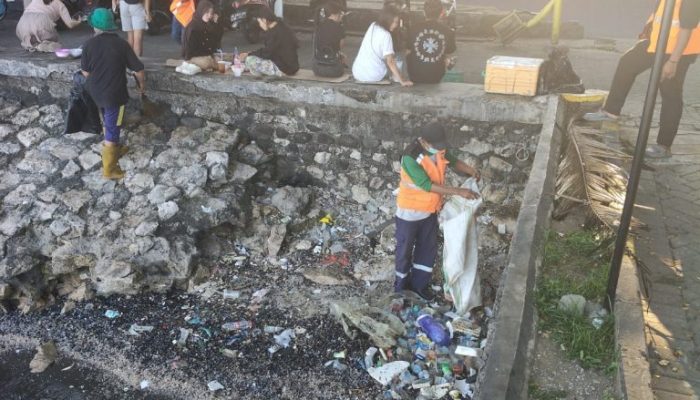 Sempat Viral Dipenuhi Sampah Kiriman, Kondisi Terkini Pantai Losari Kembali Bersih