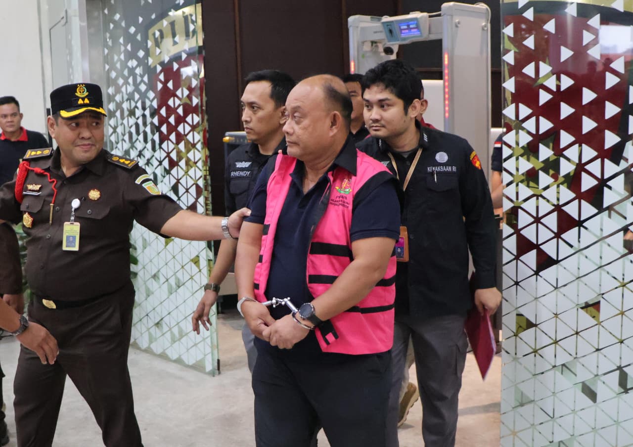 DPR Dukung Penuh Hibah Motor Listrik untuk Guru Honorer