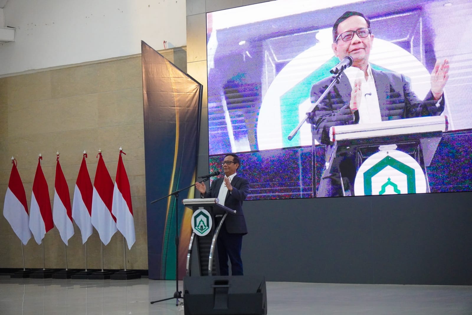 Kupas Tuntas Supremasi Hukum, Prof Mahfud MD Sapa Ratusan Mahasiswa UIN Palopo