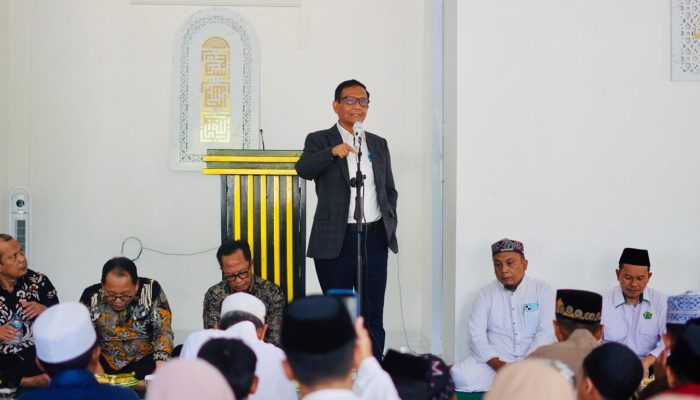 Kunjungan Mahfud MD ke Masjid dan Rumah Tahfidz Madani di Luwu