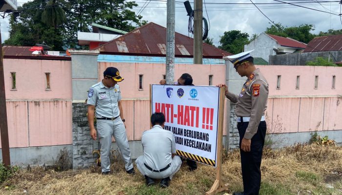 Gandeng Jasa Raharja, Polres Palopo Sebar Spanduk Edukasi di Titik Rawan Laka Lantas