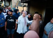 Tangis Haru Warga Mangasa Sambut Kedatangan Wagub Sulsel di Tengah Puing Kebakaran Tangis Haru Warga Mangasa Sambut Kedatangan Wagub Sulsel di Tengah Puing Kebakaran
