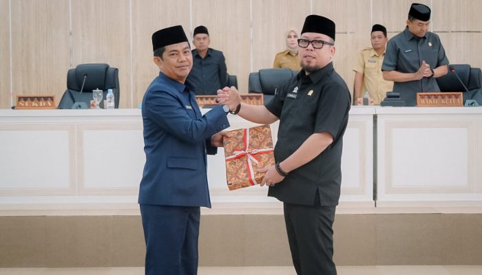Pemkot Palopo Serahkan Ranperda Pertanggungjawaban APBD 2025 ke DPRD