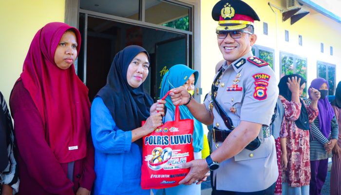 Sambut Hari Bhayangkara ke-80, Polres Luwu Gelar Bakti Sosial Bagikan Sembako