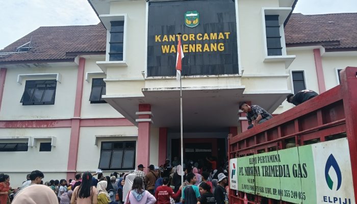Atasi Kelangkaan, Pemkab Luwu Salurkan 560 Tabung Gas Melon di Walenrang