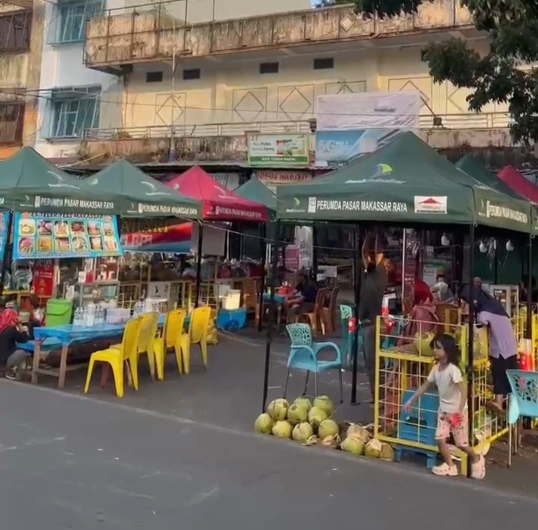 Pindah dari Benteng Rotterdam, Nasib Baru Pedagang Es Kelapa Muda di Pasar Kampung Baru