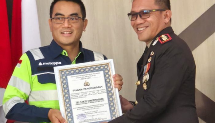 Sinergi Tingkatkan Pelayanan Masyarakat, Dirut Masmindo Raih Penghargaan Polres Luwu