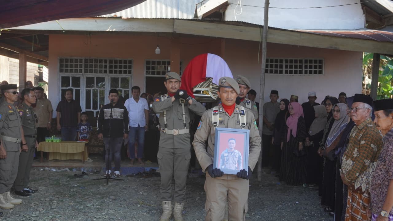 Penghormatan Terakhir untuk Masdar Wabup Luwu Pimpin Pemakaman di Desa Malela