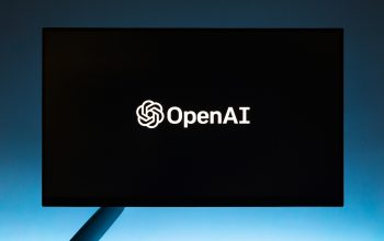 Perseteruan Raksasa Teknologi Memanas Apple Seret OpenAI ke Pengadilan Federal
