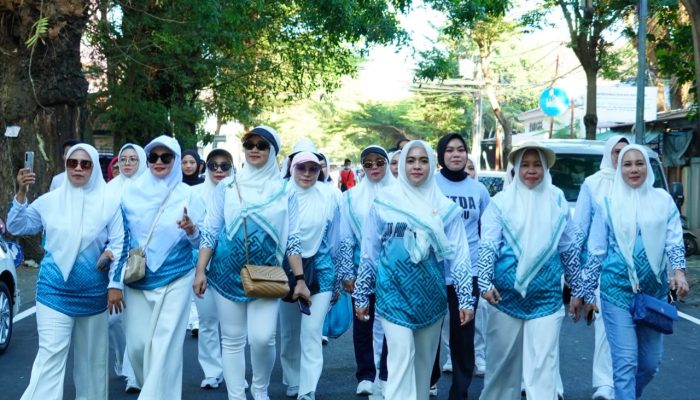 Ribuan Peserta Ramaikan Jalan Sehat Anti Mager HUT Dekranas dan HKG PKK
