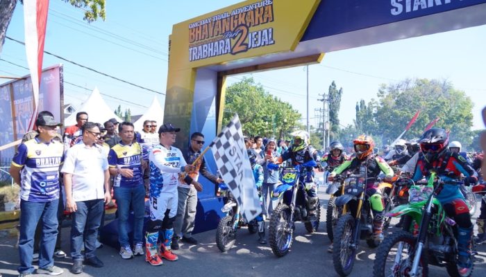 Wabup dan Kapolres Luwu AKBP Adnan Pandibu Kompak Lepas Peserta Trail Trabhara