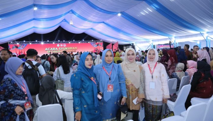Tinjau Stan Pameran, Kurnia Patahudding Beri Motivasi kepada Perajin Luwu