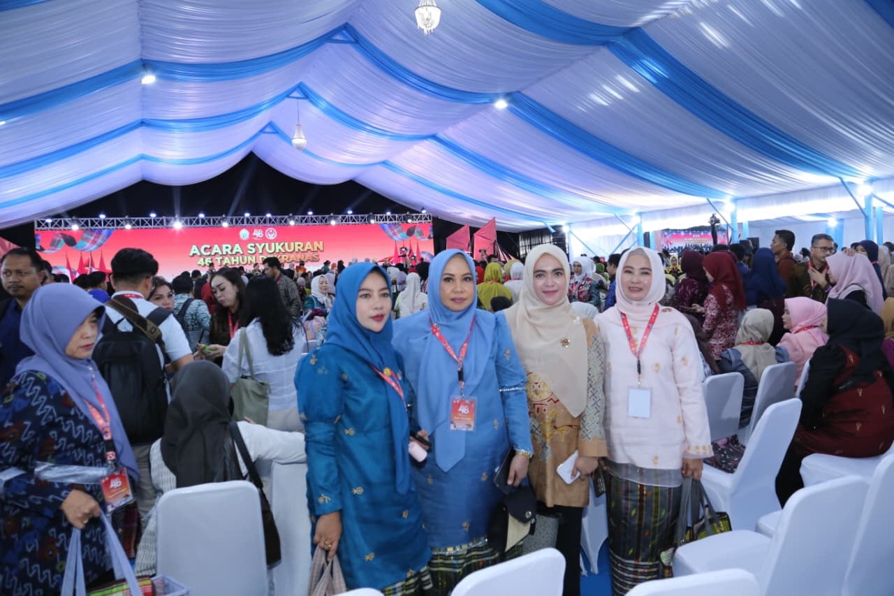 Tinjau Stan Pameran, Kurnia Patahudding Beri Motivasi kepada Perajin Luwu