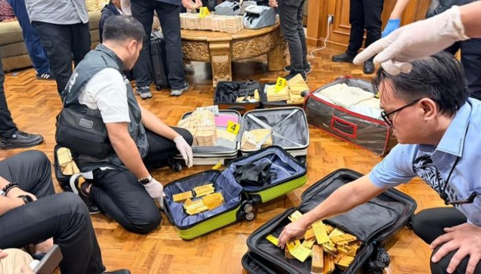 Rantis Brimob Angkut 74 Kg Emas Sitaan Kasus Korupsi Tiga Perusahaan Pelat Merah