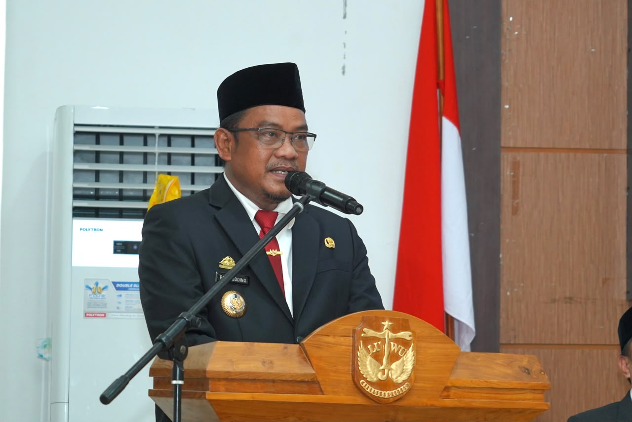 Bupati Luwu Lantik 33 Pejabat Administrator dan Pengawas, Tekankan Kinerja dan Tanggung Jawab